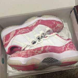 WMNS air Jordan 11 retro low size 6